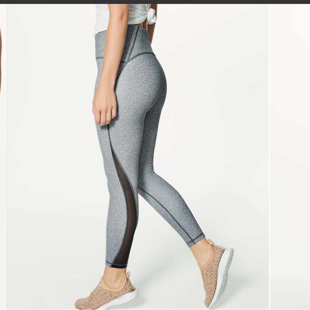 Lululemon Train Times 25” Fractal Alpine Size 6